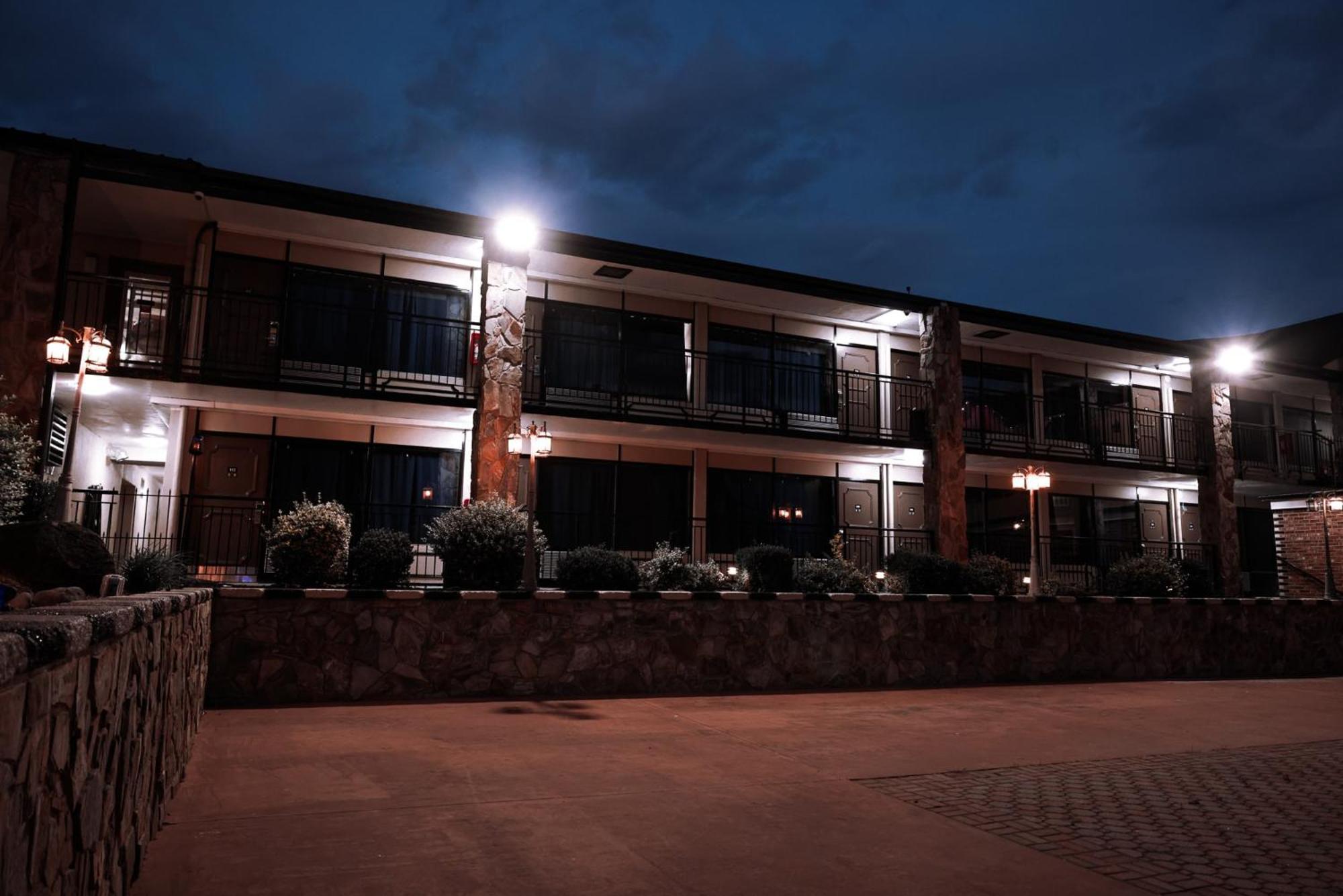 Riverside Inn & Suites By Oyo Danville Ceaser Casino Exterior foto