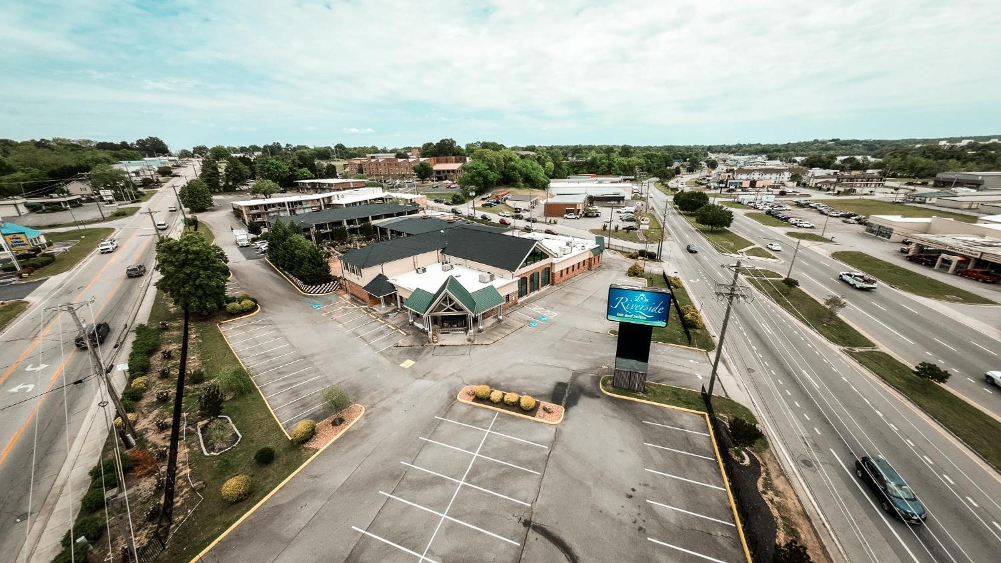 Riverside Inn & Suites By Oyo Danville Ceaser Casino Exterior foto