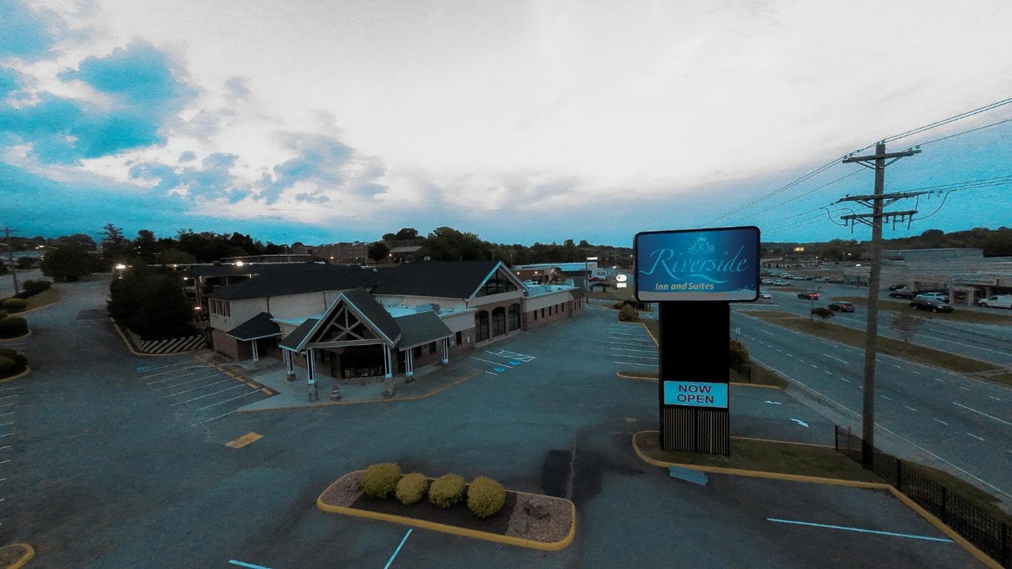 Riverside Inn & Suites By Oyo Danville Ceaser Casino Exterior foto